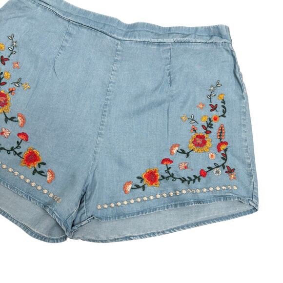 Blue Rain by Francesca’s Embroidered Chambray Shorts – Floral Boho Design Size L - Picture 2 of 6
